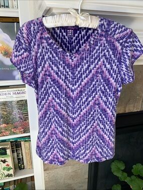 Title Nine Purple & Pink Chevron V-Neck Short Sleeve Tee